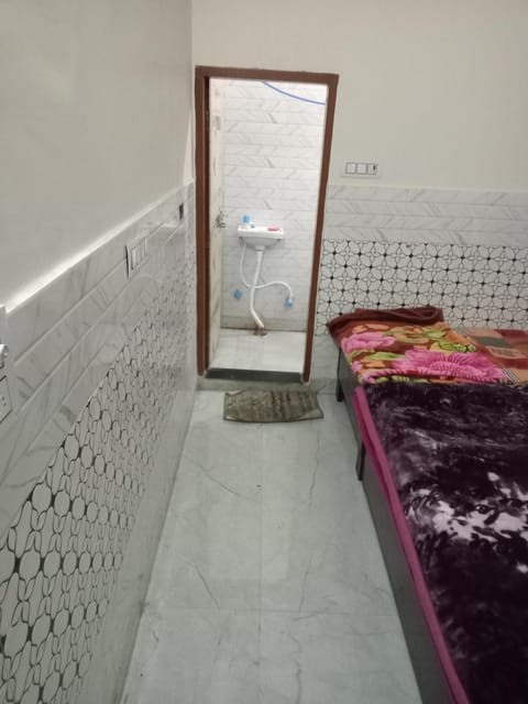 Shower, Bed, Bathroom, Photo of the whole room, Bedroom