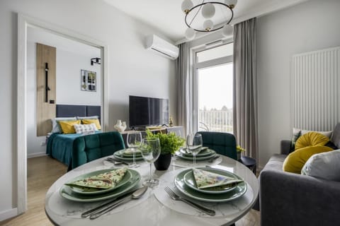 TV and multimedia, Seating area, Dining area