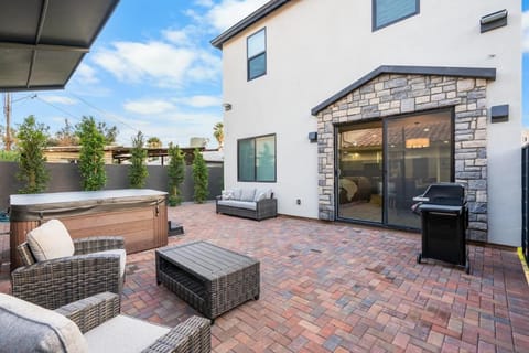 Patio, BBQ facilities, Hot Tub, Seating area