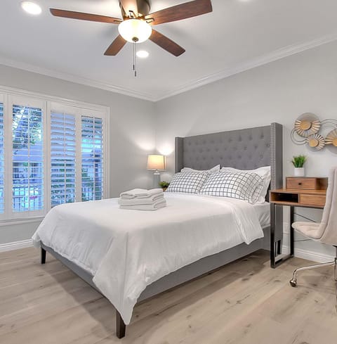 Bed, Photo of the whole room, Bedroom