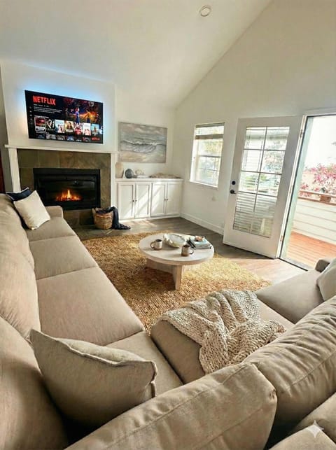 NEW Redwoods & Ocean Retreat close to dining and shops House in Gualala