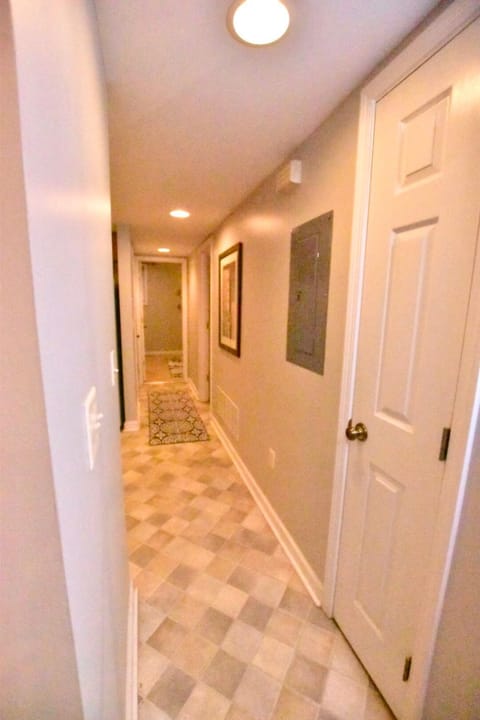 Tremont apartment, near downtown, and Central! Apartment in Cleveland Heights