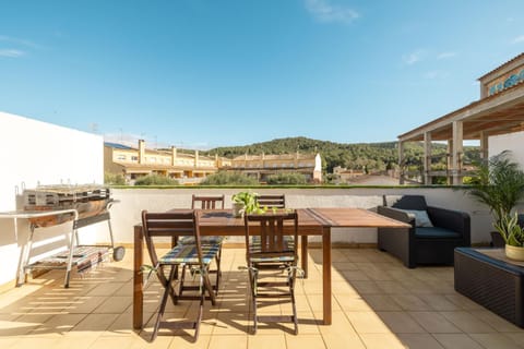 Property building, Balcony/Terrace, Living room