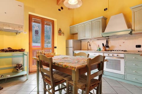 Property building, Kitchen or kitchenette, Living room