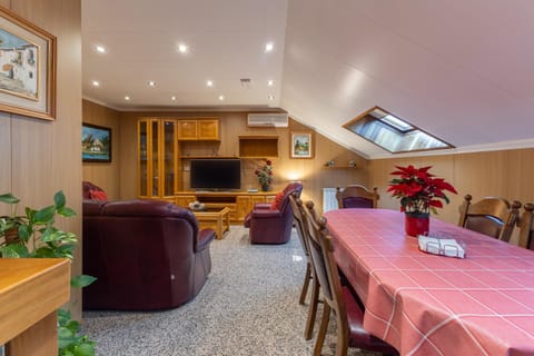 Pensado Para ti House in Madrid