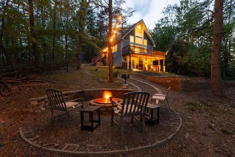 Property building, Night, Natural landscape, BBQ facilities, Hot Tub