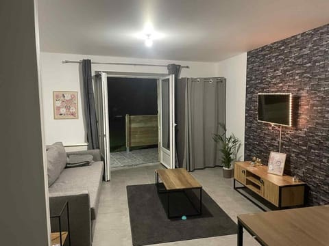 Studio with garden terrace and free parking Apartment in Caen