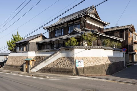 Property building, Day, Street view