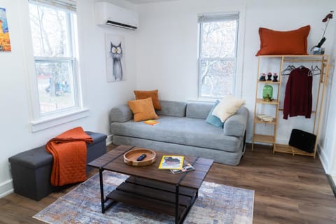 EconoPod 6 Apartment in Detroit