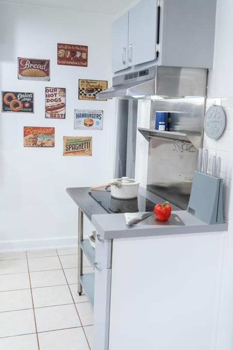 EconoPod 6 Apartment in Detroit