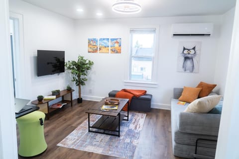 EconoPod 6 Apartment in Detroit