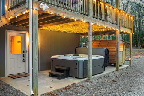 Luxury 3-Story Pocono Retreat w SaunaHot TubGames Chalet in Tunkhannock Township