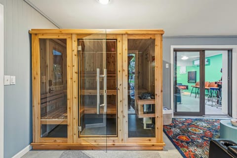 5BR Natural Retreat wGameroomMovie TheaterHot TubSauna Villa in Stroud Township