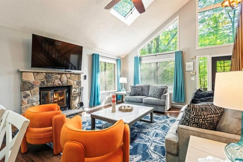 5BR Natural Retreat wGameroomMovie TheaterHot TubSauna Villa in Stroud Township