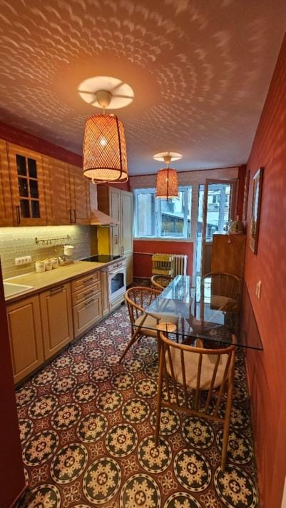 Kitchen or kitchenette, Dining area
