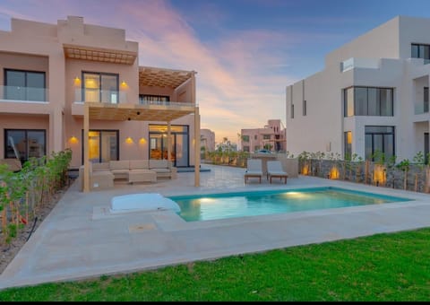 Property building, Patio, Day, Garden view, Pool view, Swimming pool, sunbed