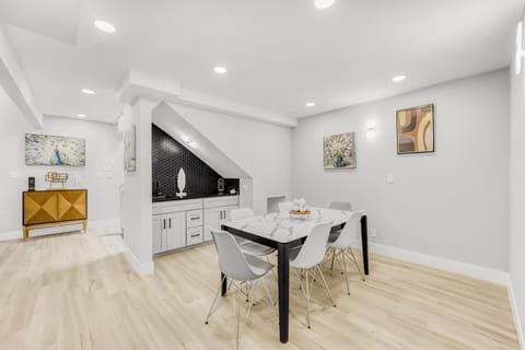 497-Upscale Family Home w AC & Patio near Meta & Stanford House in Menlo Park