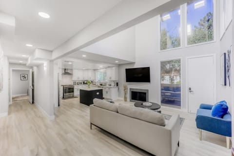 497-Upscale Family Home w AC & Patio near Meta & Stanford House in Menlo Park