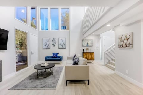 497-Upscale Family Home w AC & Patio near Meta & Stanford House in Menlo Park