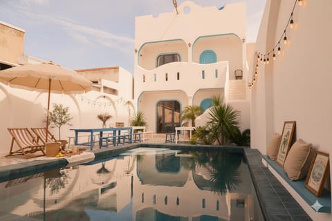 Property building, Patio, Day, Balcony/Terrace, Pool view, Swimming pool, Swimming pool, sunbed