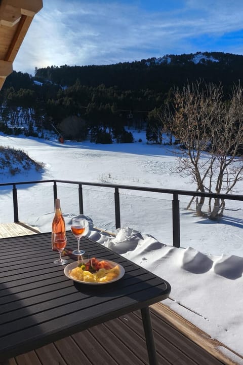 Day, Natural landscape, Winter, Dining area, Mountain view