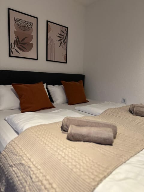 TV and multimedia, Photo of the whole room, Bedroom, Pets, Pets, Pets, pet friendly, pet friendly, wardrobe