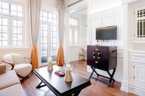 Living room, Seating area
