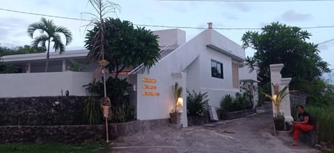 Khrisna Mooi villa 2 BR Villa in Abang