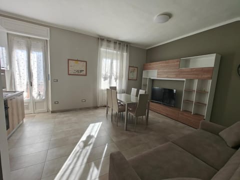 TV and multimedia, Living room, Dining area