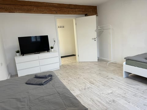 Bed, TV and multimedia, Photo of the whole room