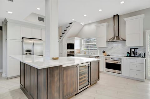 6B Waterfront Game Room Pool Hot Tub Dock House in Palm Harbor