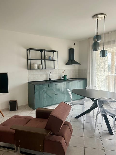 Dining area, kitchen