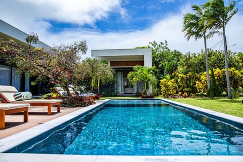 Facade/entrance, Swimming pool