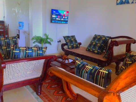 TV and multimedia, Living room, Seating area, Evening entertainment