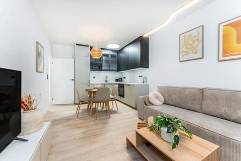 TV and multimedia, Kitchen or kitchenette, Living room, Dining area, oven