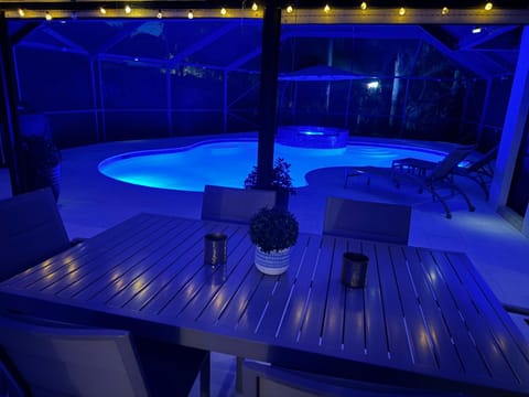 Three-Bedroom House - Best area-Heated Pool-Spa and Sauna Close to Beaches House in Lantana