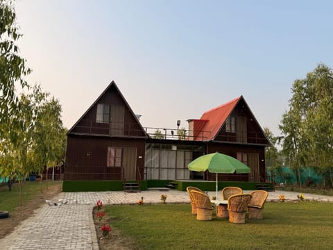 Property building, Day, Natural landscape, Garden view