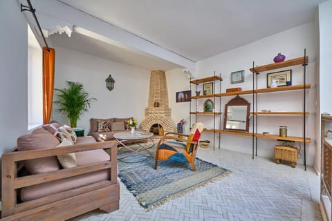 Living room, Seating area, fireplace
