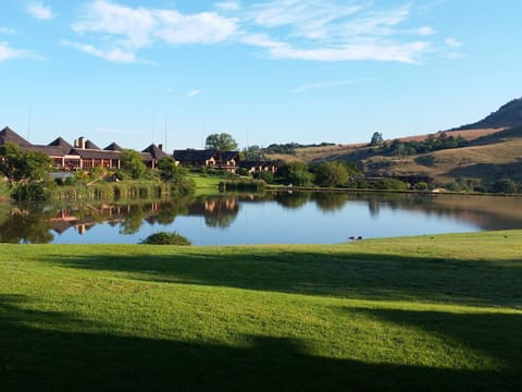 Property building, Natural landscape, Garden, View (from property/room), On site, Garden view, Lake view, Mountain view