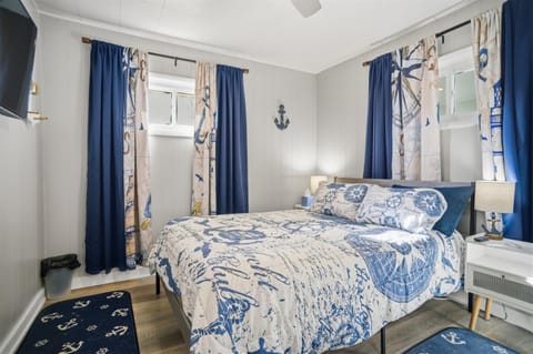 Angler's Cottage with Boat Parking by Lake Erie House in Lake Erie