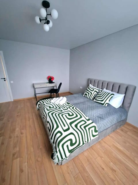 Bed, Seating area, Bedroom