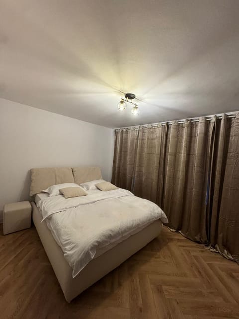 1 Mai Apartament Apartment in Craiova
