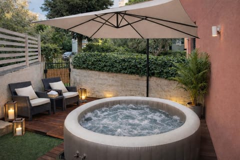 Garden, Hot Tub