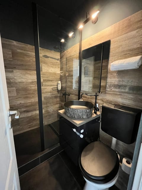 Shower, Toilet, Bathroom
