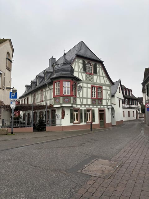 Property building, Restaurant/places to eat, Location