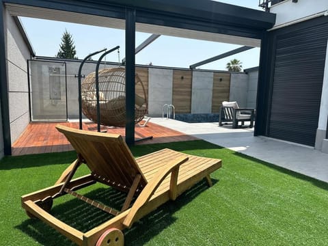 Garden, Swimming pool