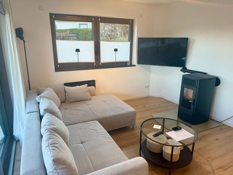 Living room, oven