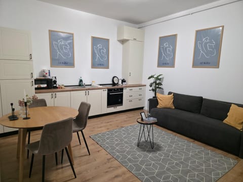 Kitchen or kitchenette, Dining area, kitchen