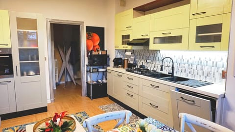 Kitchen or kitchenette, oven