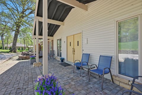 Patio, Facade/entrance, Entertainment